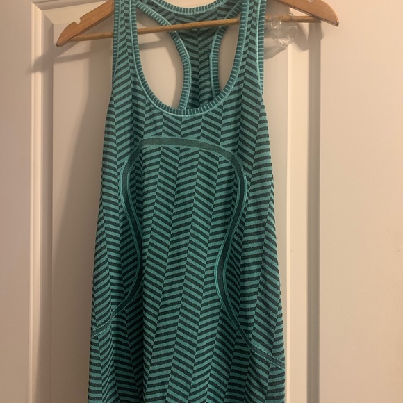 Lululemon tank - Picture 5 of 6